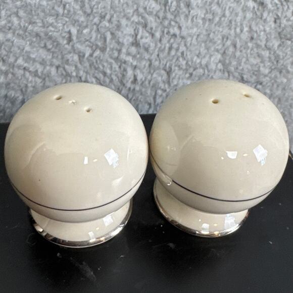 Vintage 60's Flintridge China Mirador Platinum Band Salt And Pepper Shakers - Picture 3 of 6